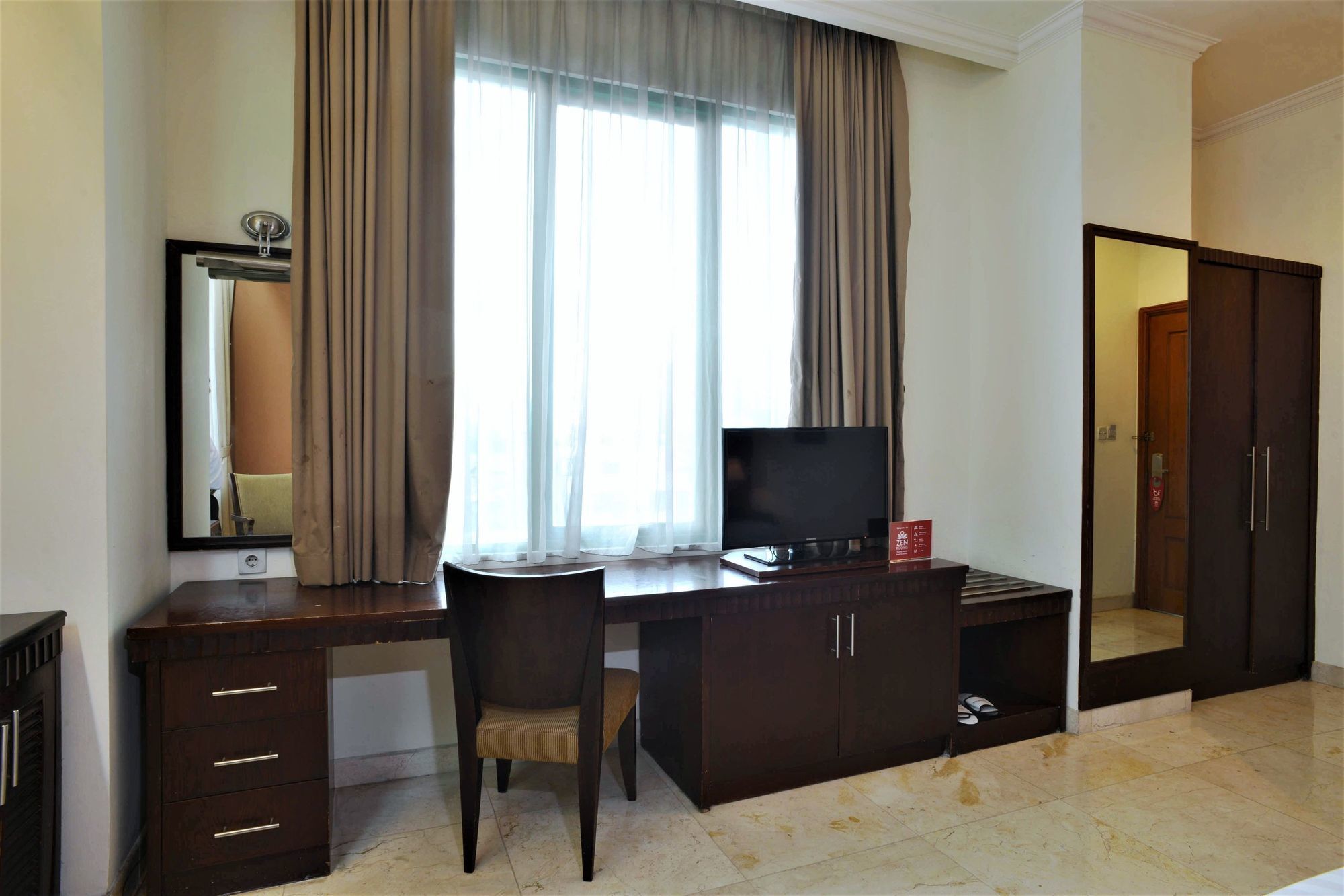 Zen Premium Near Grand Indonesia Mall Hotel