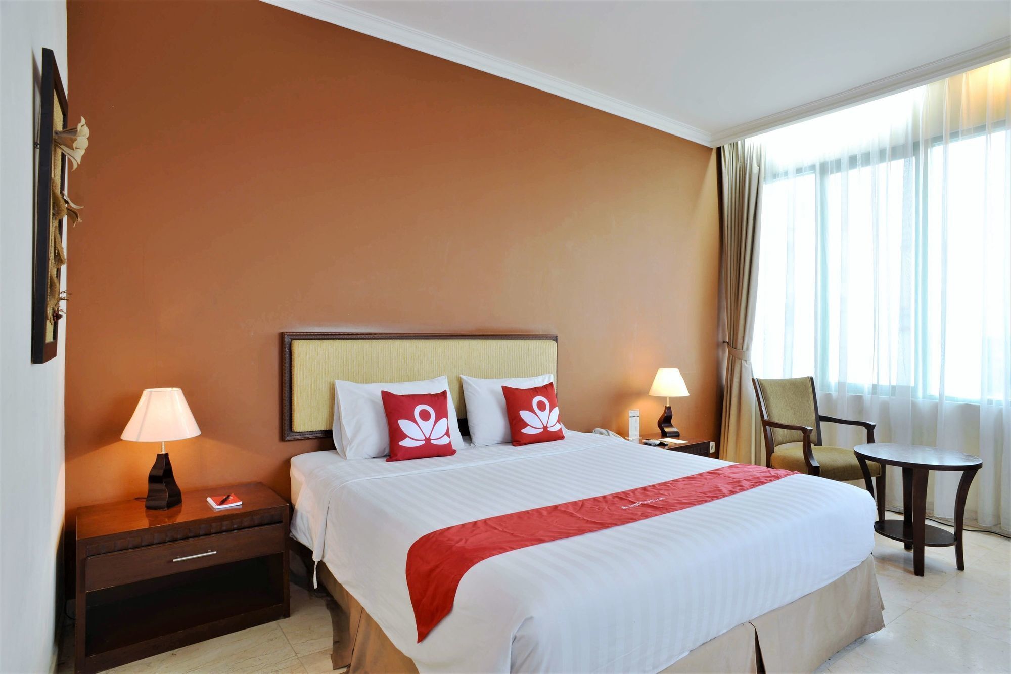 Hotel Zen Premium Near Grand Indonesia Mall 3*