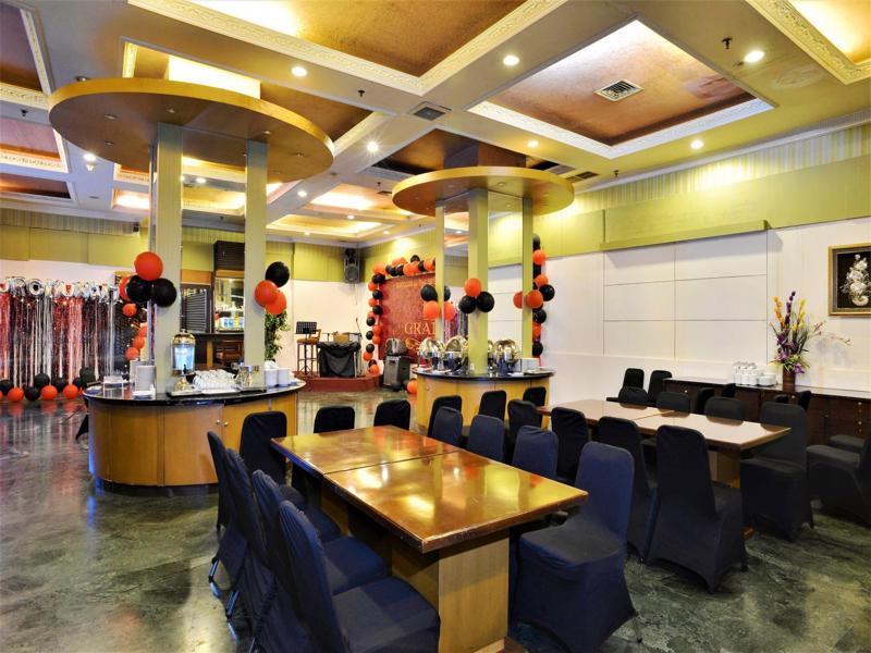 Zen Premium Near Grand Indonesia Mall Hotel 3*