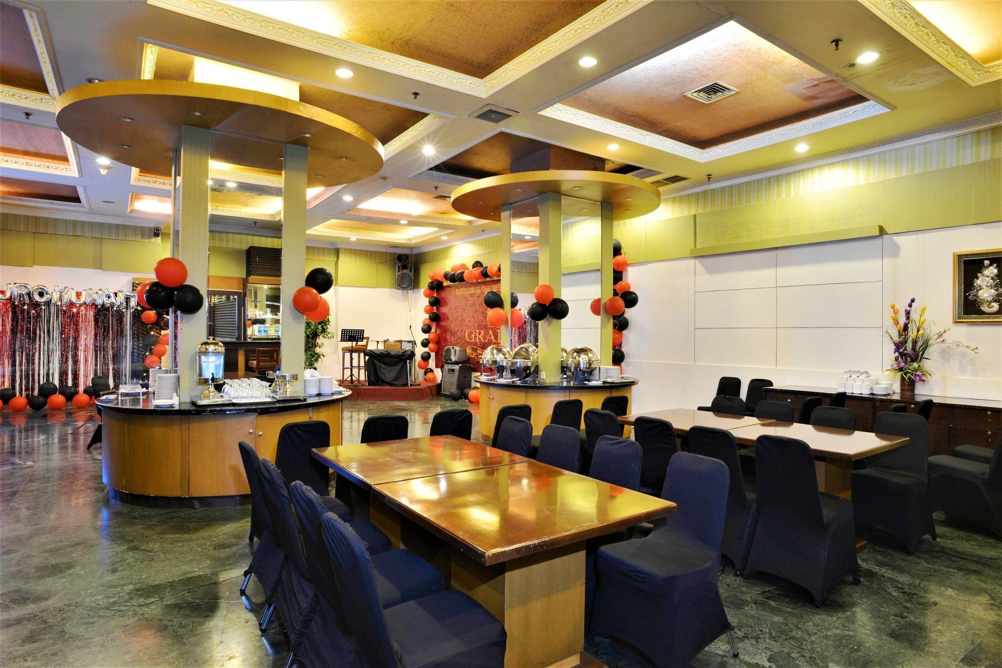 Hotel Zen Premium Near Grand Indonesia Mall 3*